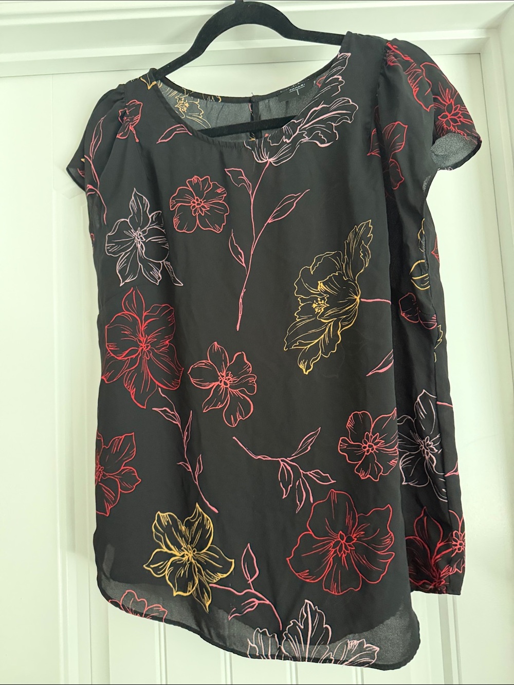 Tahari Black Floral Short-Sleeve Scoop Neck Blouse
